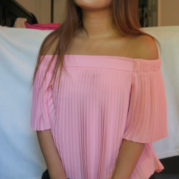 Blush Flowy Pleated Off Shoulder Top - Picture 2 of 2